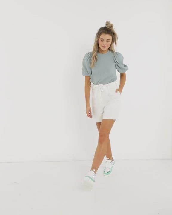 https://fashion.ctiauganda.com/storage/main/video/video-1.mp4